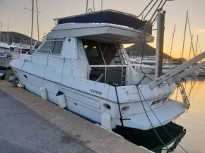 Ferretti 36 ' Bateau à Quai Vieux-Port Cannes Festival La Croisette